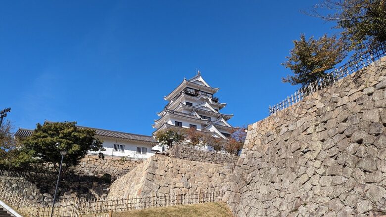 晴天の福山城天守の風景